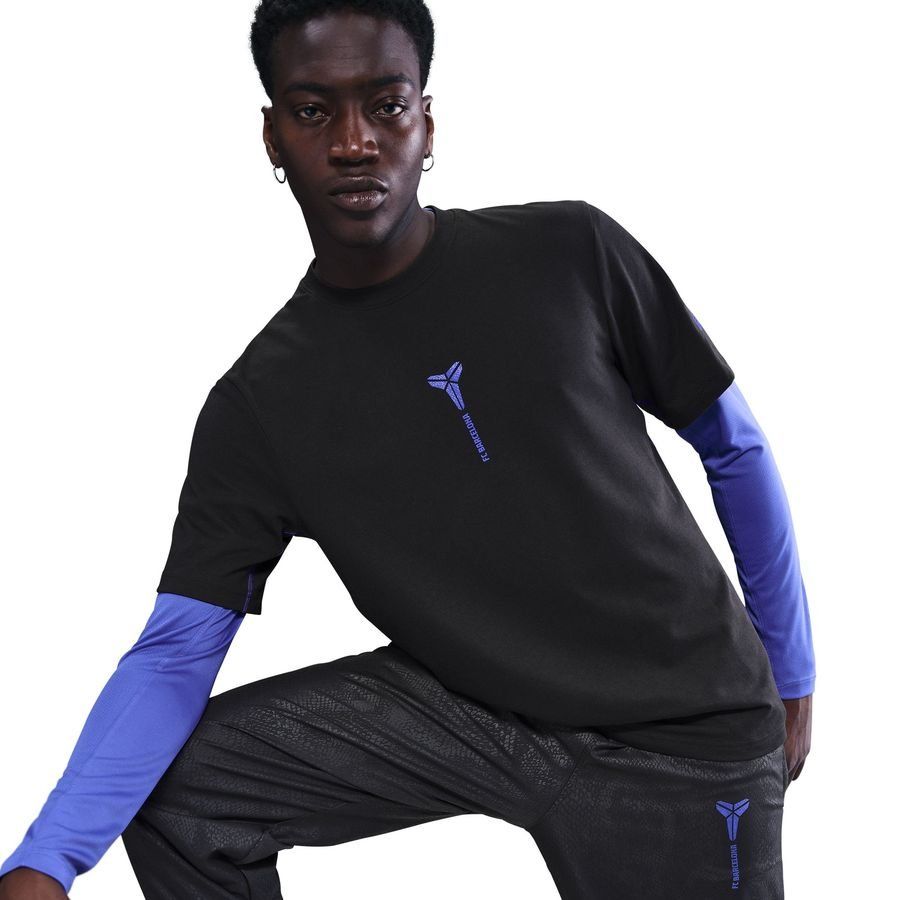 T-Shirt Barcelona Dri-FIT Primary Alternativa – Preto/Violeta - Versão Adepto