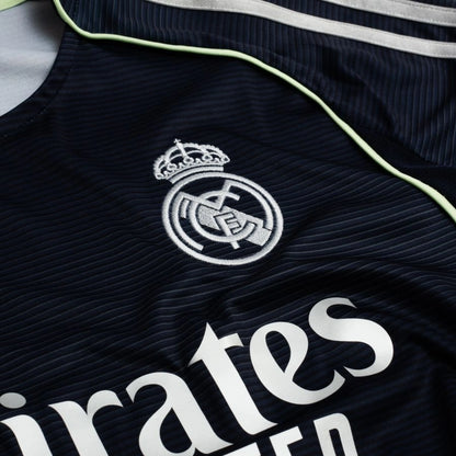 Real Madrid Alternativa 2025/26 – Manga Comprida - Versão Adepto