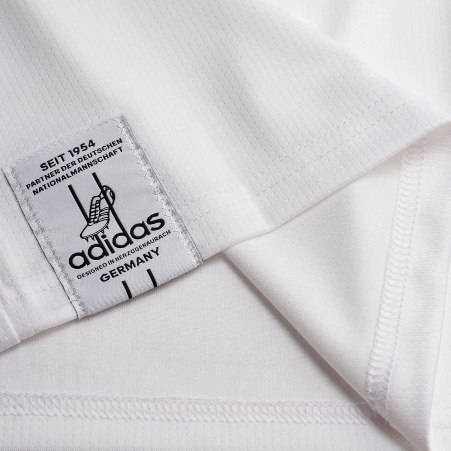 Camisola Alemanha Principal Mundial 2026 - Versão Adepto