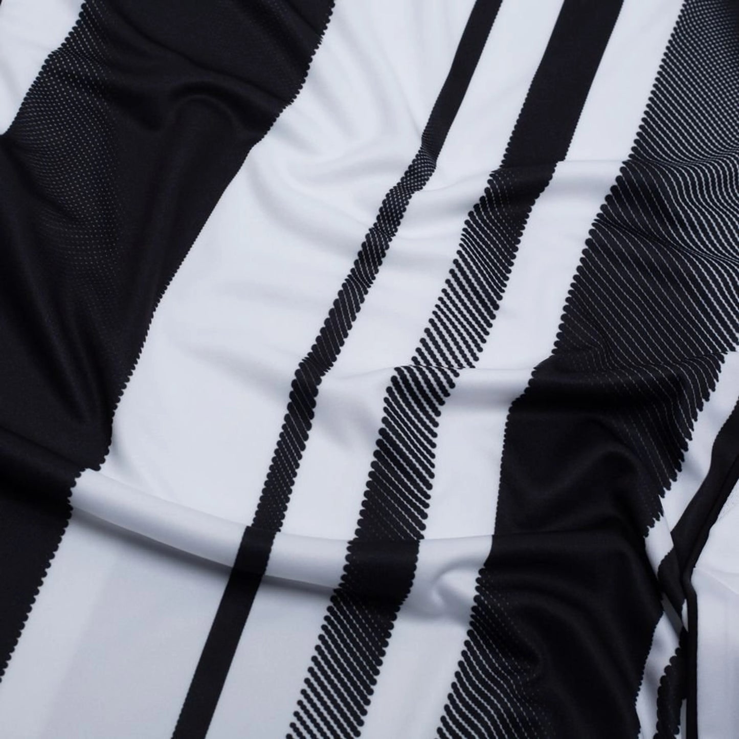 Camisola Juventus Principal 2025/26- Versão Adepto