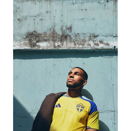 Camisola Suécia Principal 2025/26 - Versão Adepto