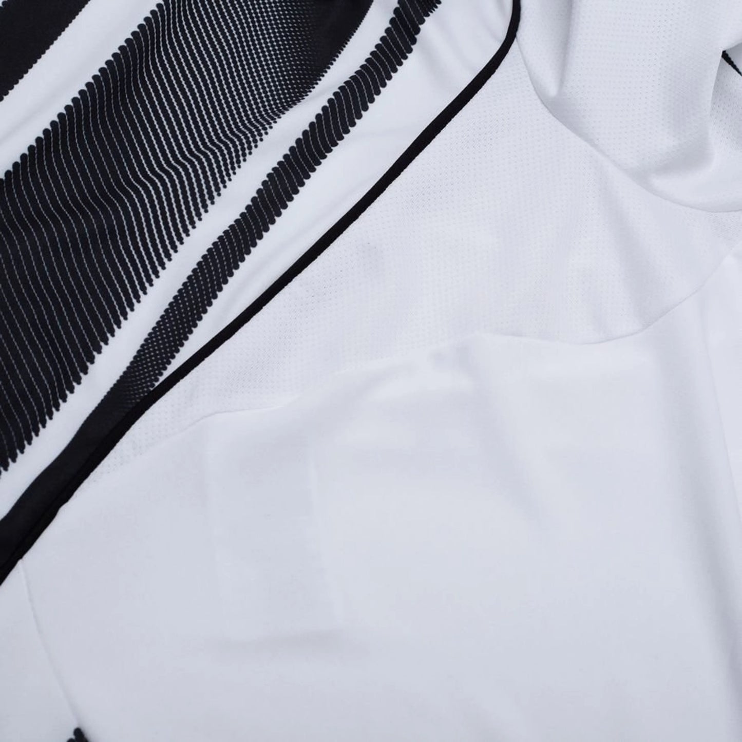 Camisola Juventus Principal 2025/26- Versão Adepto