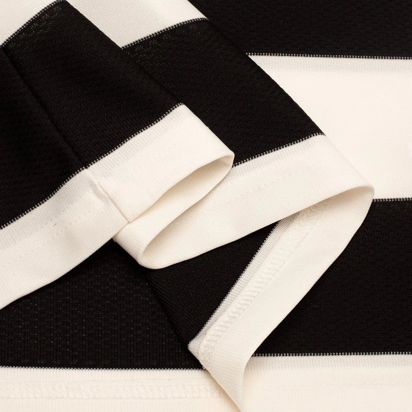 Camisola Juventus X Sgura Quarta 2025/26 – Versão Jogador – Manga Comprida